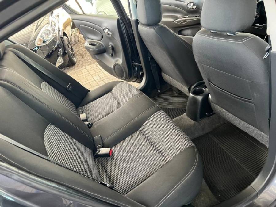 NISSAN - VERSA - 2016/2016 - Cinza - R$ 46.900,00