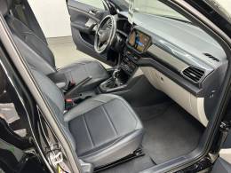 VOLKSWAGEN - T-CROSS - 2022/2022 - Preta - R$ 117.800,00