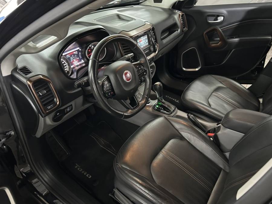 FIAT - TORO - 2017/2018 - Preta - R$ 101.800,00
