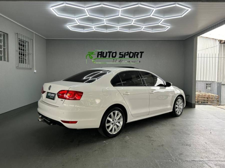 VOLKSWAGEN - JETTA - 2012/2012 - Branca - R$ 69.990,00