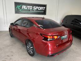 NISSAN - VERSA - 2022/2023 - Vermelha - R$ 97.800,00