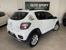 RENAULT - SANDERO - 2016/2016 - Branca - R$ 46.900,00