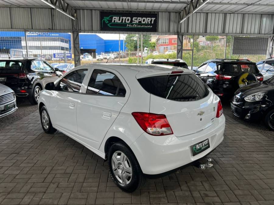 CHEVROLET - ONIX - 2014/2014 - Branca - R$ 43.900,00