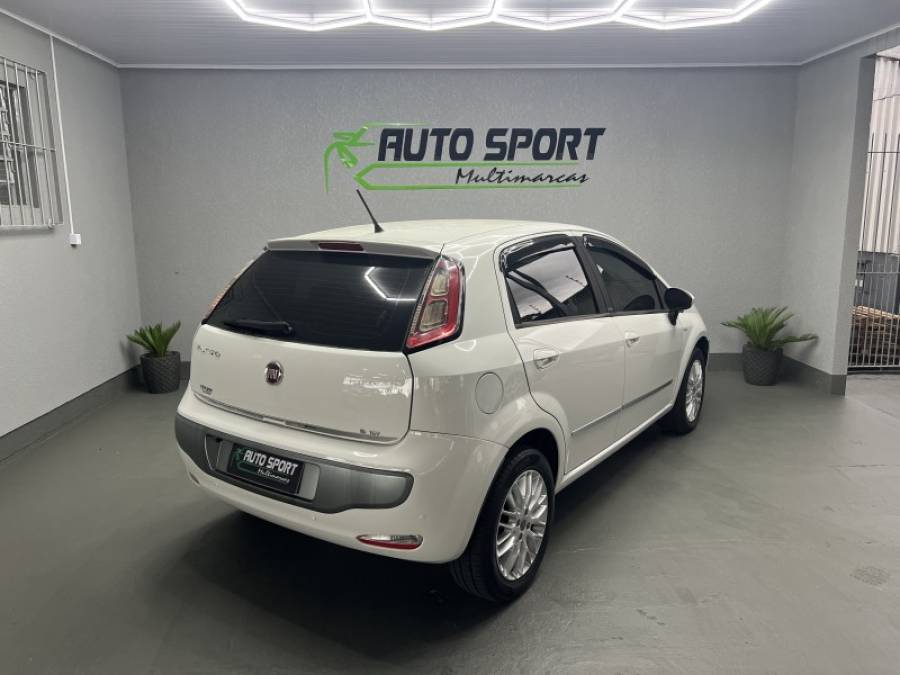 FIAT - PUNTO - 2014/2014 - Branca - R$ 39.900,00