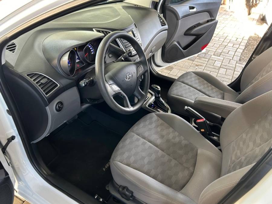 HYUNDAI - HB20S - 2016/2016 - Branca - R$ 64.900,00