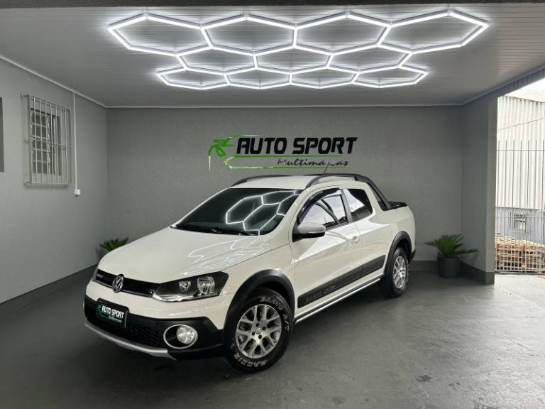 VOLKSWAGEN - SAVEIRO - 2015/2015 - Branca - R$ 76.990,00