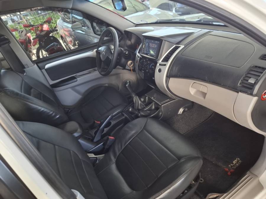 MITSUBISHI - PAJERO DAKAR - 2011/2012 - Branca - R$ 98.000,00