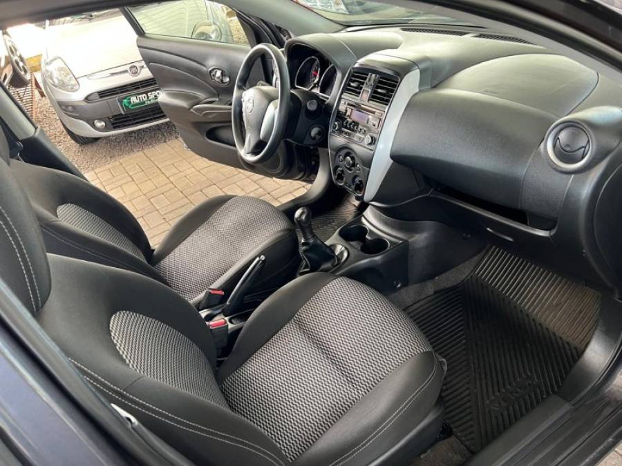 NISSAN - VERSA - 2016/2016 - Cinza - R$ 46.900,00