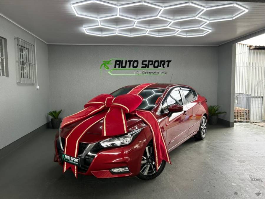 NISSAN - VERSA - 2022/2023 - Vermelha - R$ 97.800,00