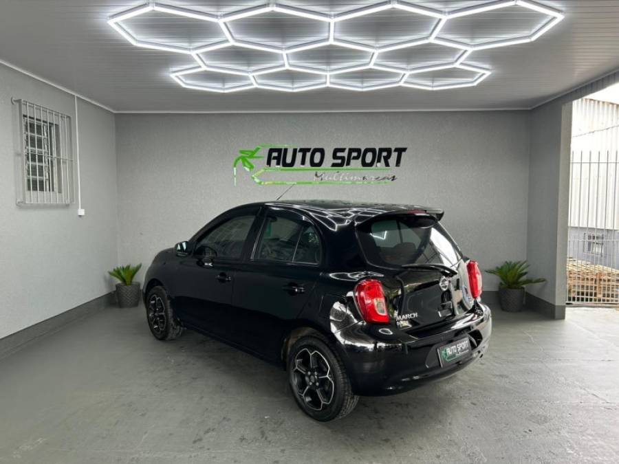 NISSAN - MARCH - 2017/2018 - Preta - R$ 46.000,00