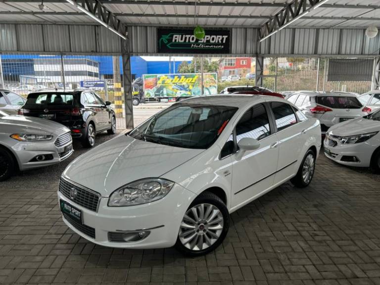 FIAT - LINEA - 2012/2013 - Branca - R$ 36.900,00
