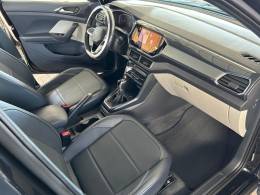 VOLKSWAGEN - T-CROSS - 2022/2022 - Preta - R$ 117.800,00