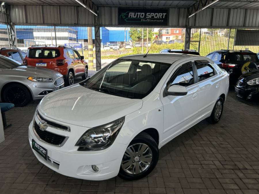 CHEVROLET - COBALT - 2013/2014 - Branca - R$ 42.000,00