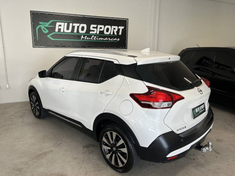 NISSAN - KICKS - 2016/2017 - Branca - R$ 85.000,00