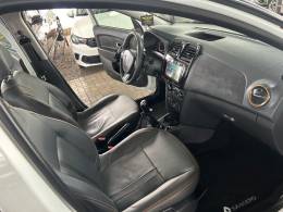 RENAULT - SANDERO - 2015/2015 - Branca - R$ 47.900,00