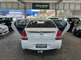 TOYOTA - ETIOS - 2013/2013 - Branca - R$ 43.900,00