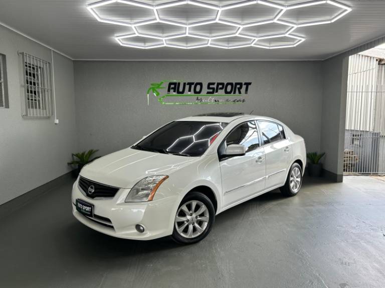NISSAN - SENTRA - 2011/2012 - Branca - R$ 45.900,00