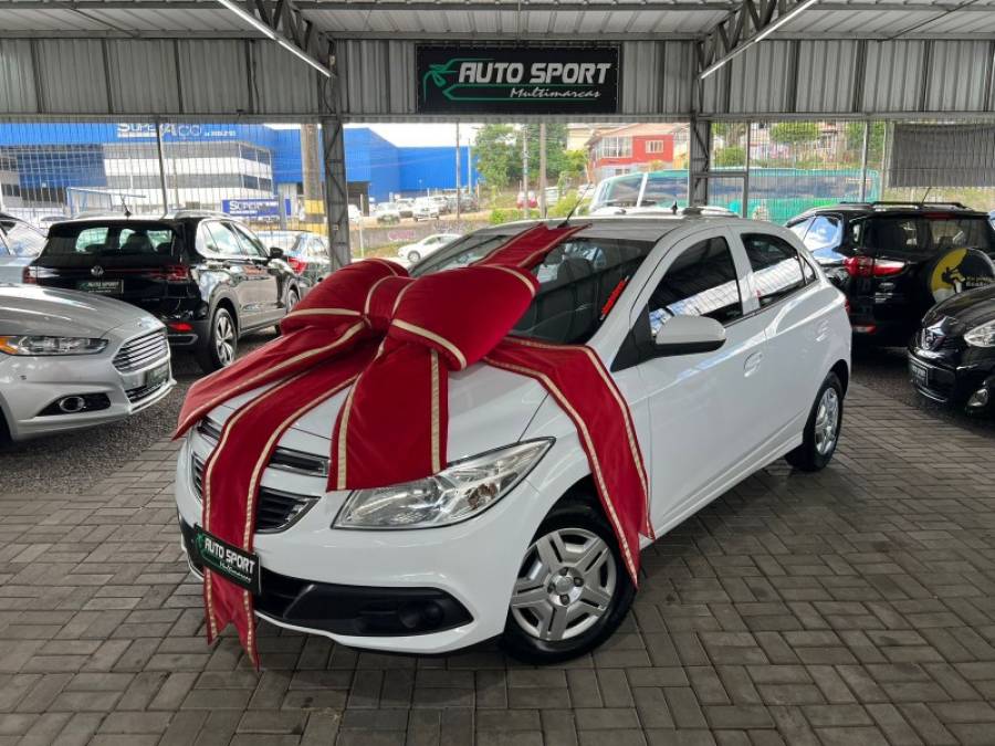 CHEVROLET - ONIX - 2014/2014 - Branca - R$ 43.900,00