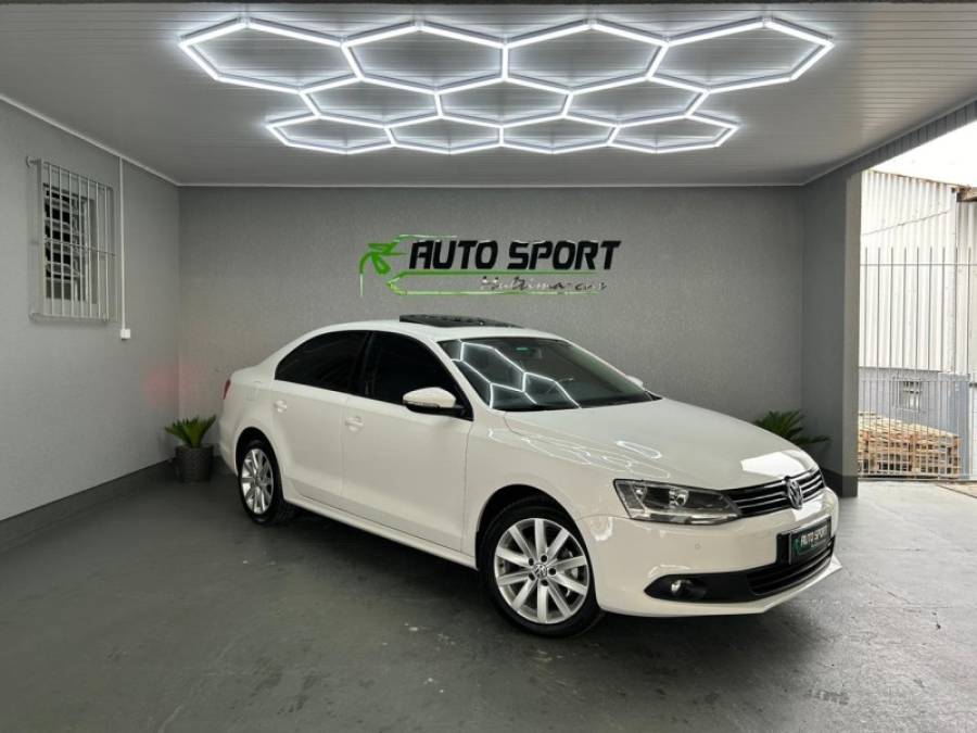 VOLKSWAGEN - JETTA - 2012/2012 - Branca - R$ 69.990,00