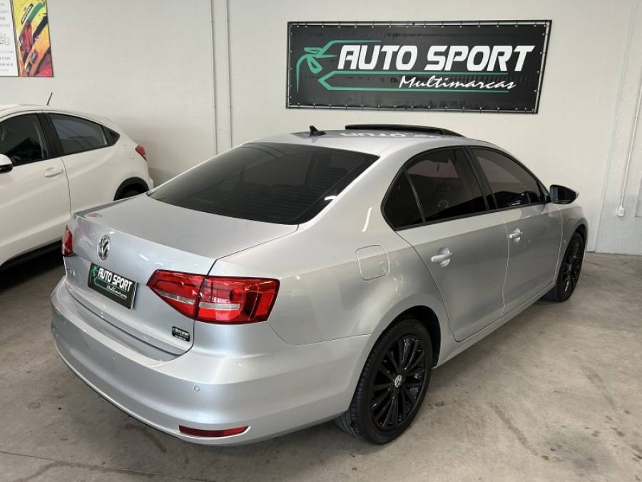 VOLKSWAGEN - JETTA - 2015/2015 - Prata - R$ 73.900,00