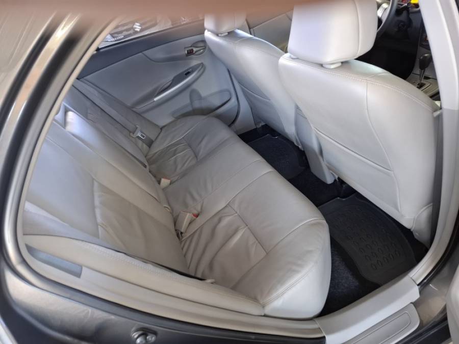 TOYOTA - COROLLA - 2010/2011 - Cinza - R$ 61.900,00