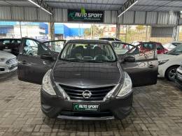 NISSAN - VERSA - 2016/2016 - Cinza - R$ 46.900,00