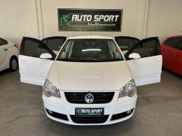 VOLKSWAGEN - POLO SEDAN - 2010/2011 - Branca - R$ 40.900,00