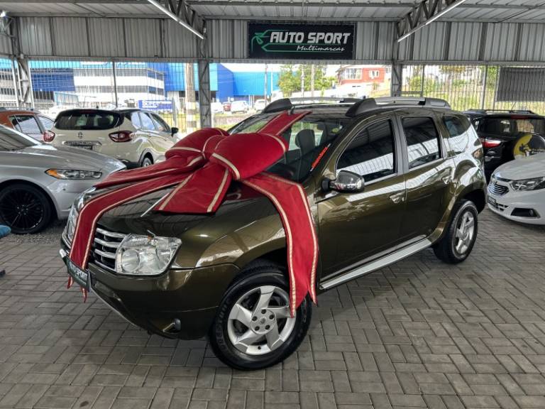 RENAULT - DUSTER - 2013/2014 - Verde - R$ 59.800,00