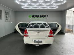 TOYOTA - ETIOS - 2013/2013 - Branca - R$ 43.900,00