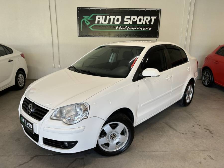 VOLKSWAGEN - POLO SEDAN - 2010/2011 - Branca - R$ 40.900,00