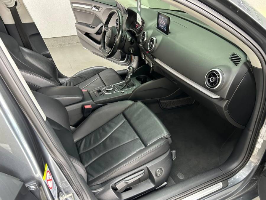 AUDI - A3 - 2015/2015 - Cinza - R$ 91.900,00
