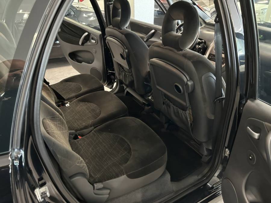 CITROËN - XSARA PICASSO - 2011/2012 - Preta - R$ 31.900,00