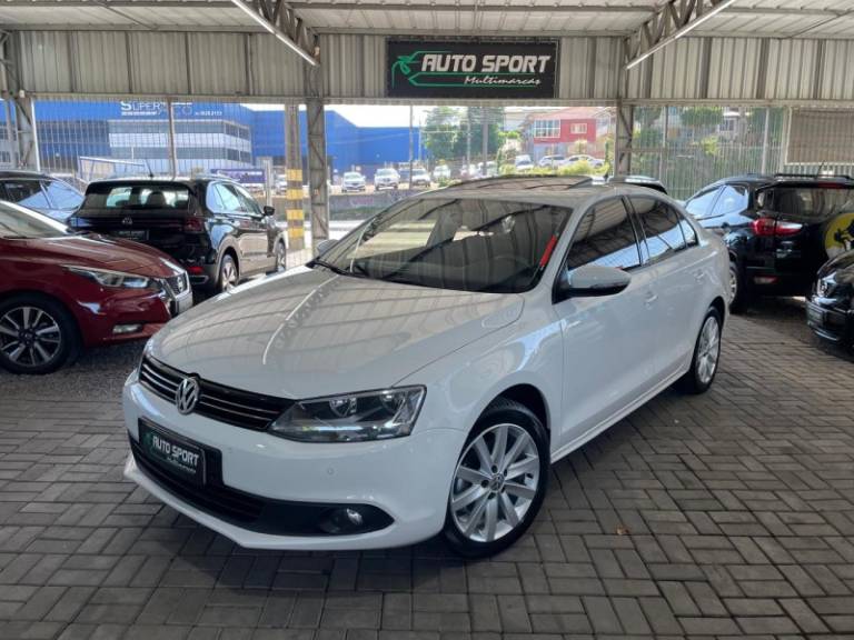 VOLKSWAGEN - JETTA - 2012/2012 - Branca - R$ 69.900,00