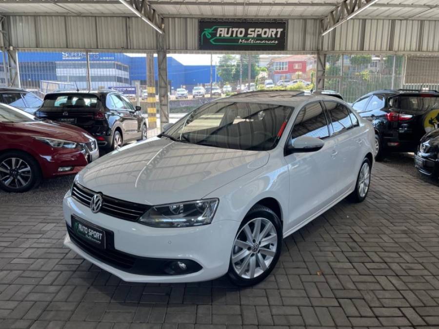 VOLKSWAGEN - JETTA - 2012/2012 - Branca - R$ 69.900,00