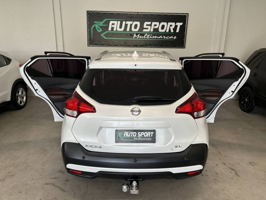 NISSAN - KICKS - 2016/2017 - Branca - R$ 85.000,00