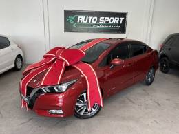 NISSAN - VERSA - 2022/2023 - Vermelha - R$ 97.800,00