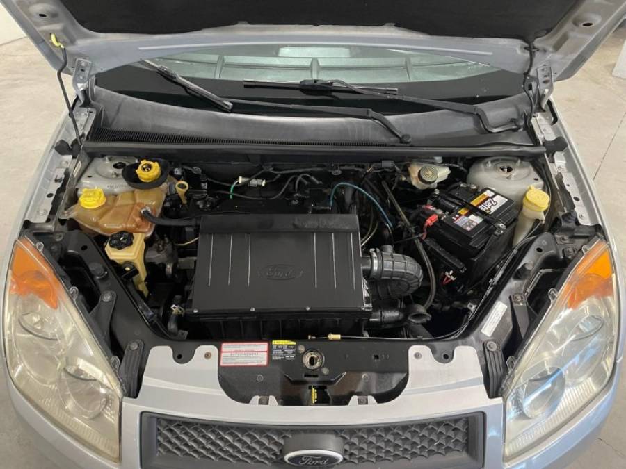 FORD - FIESTA - 2010/2010 - Prata - R$ 28.900,00