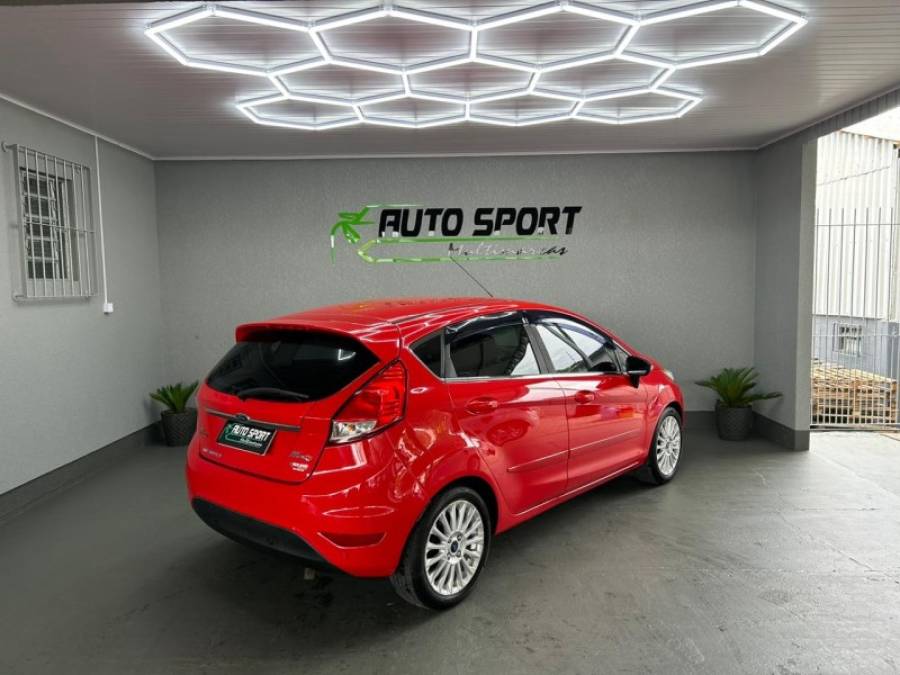 FORD - FIESTA - 2013/2014 - Vermelha - R$ 45.000,00