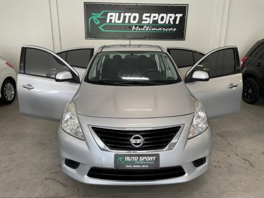 NISSAN - VERSA - 2012/2012 - Prata - R$ 33.900,00