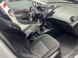 FORD - FIESTA - 2013/2014 - Prata - R$ 41.900,00