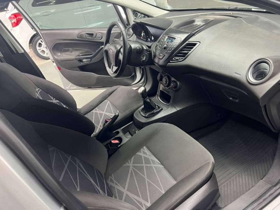 FORD - FIESTA - 2013/2014 - Prata - R$ 41.900,00