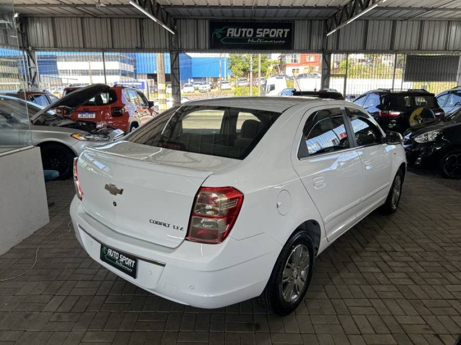 CHEVROLET - COBALT - 2013/2014 - Branca - R$ 42.000,00