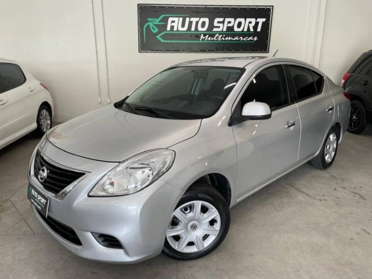 NISSAN - VERSA - 2012/2012 - Prata - R$ 33.900,00