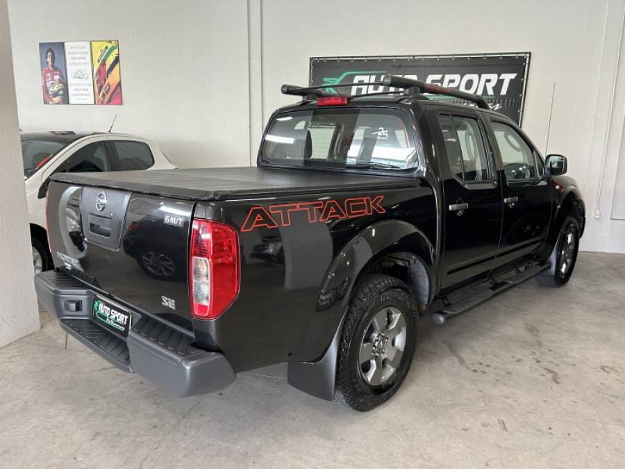 NISSAN - FRONTIER - 2011/2012 - Preta - R$ 95.000,00