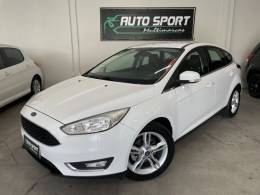 FORD - FOCUS - 2015/2016 - Branca - R$ 59.900,00