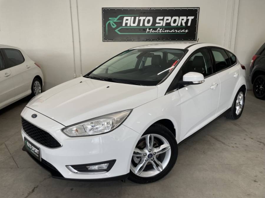 FORD - FOCUS - 2015/2016 - Branca - R$ 59.900,00