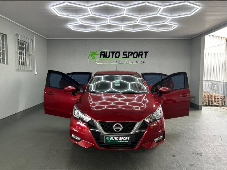 NISSAN - VERSA - 2022/2023 - Vermelha - R$ 97.800,00