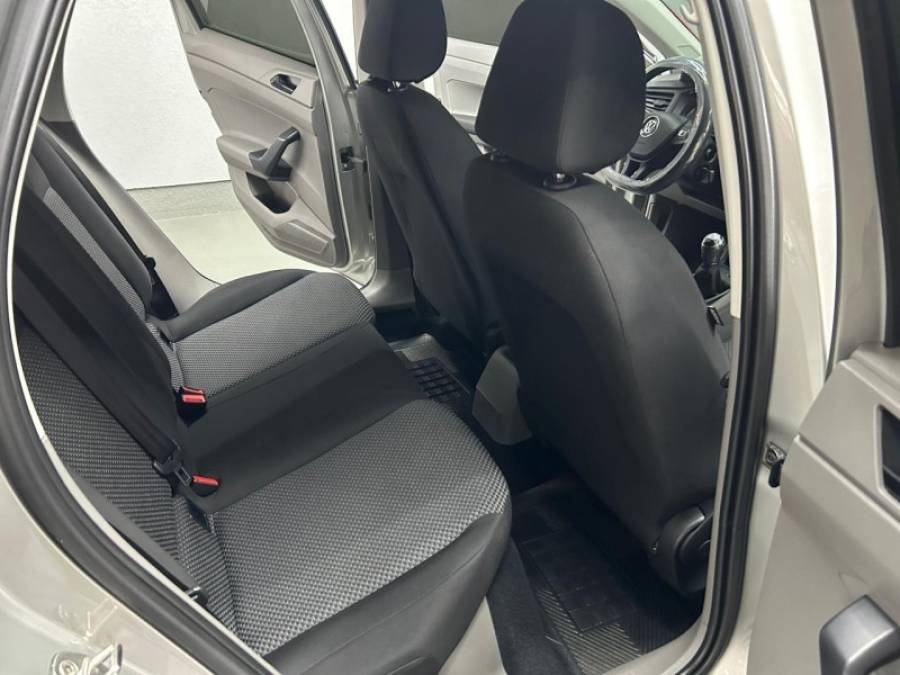 VOLKSWAGEN - POLO - 2017/2018 - Prata - R$ 68.990,00