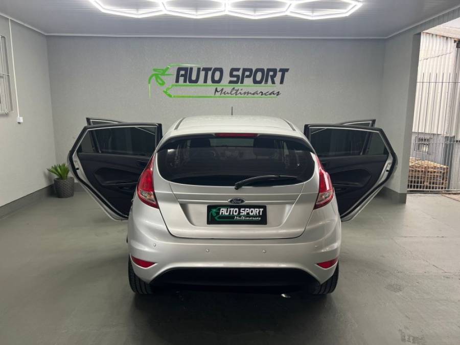 FORD - FIESTA - 2013/2014 - Prata - R$ 41.900,00