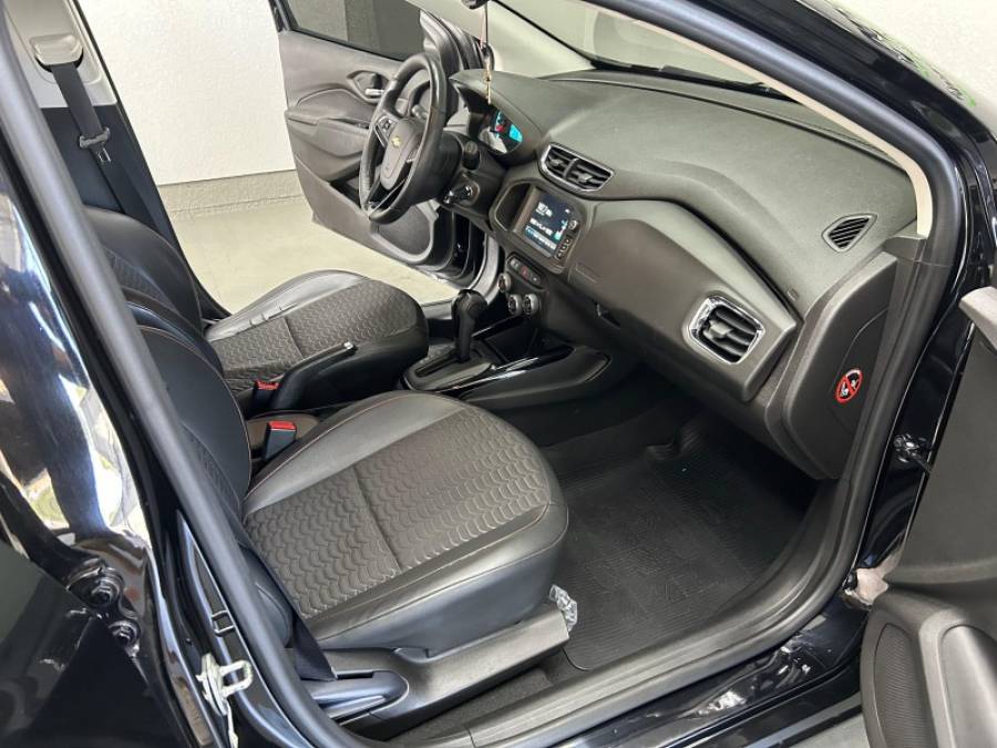 CHEVROLET - ONIX - 2017/2018 - Preta - R$ 67.900,00